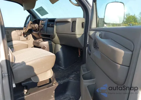 2005 Chevrolet Express z USA, uszkodzony, nr VIN 1GCGG25V551124759